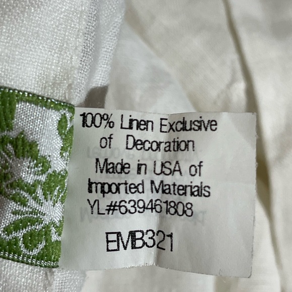 Bella Notte Elegant White Ruffled Pillowcase - Picture 6 of 8